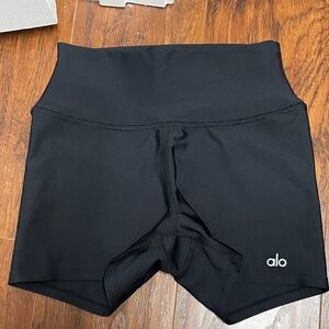 ALO Yoga High-Waist Black Active Shorts airlift size small EUC